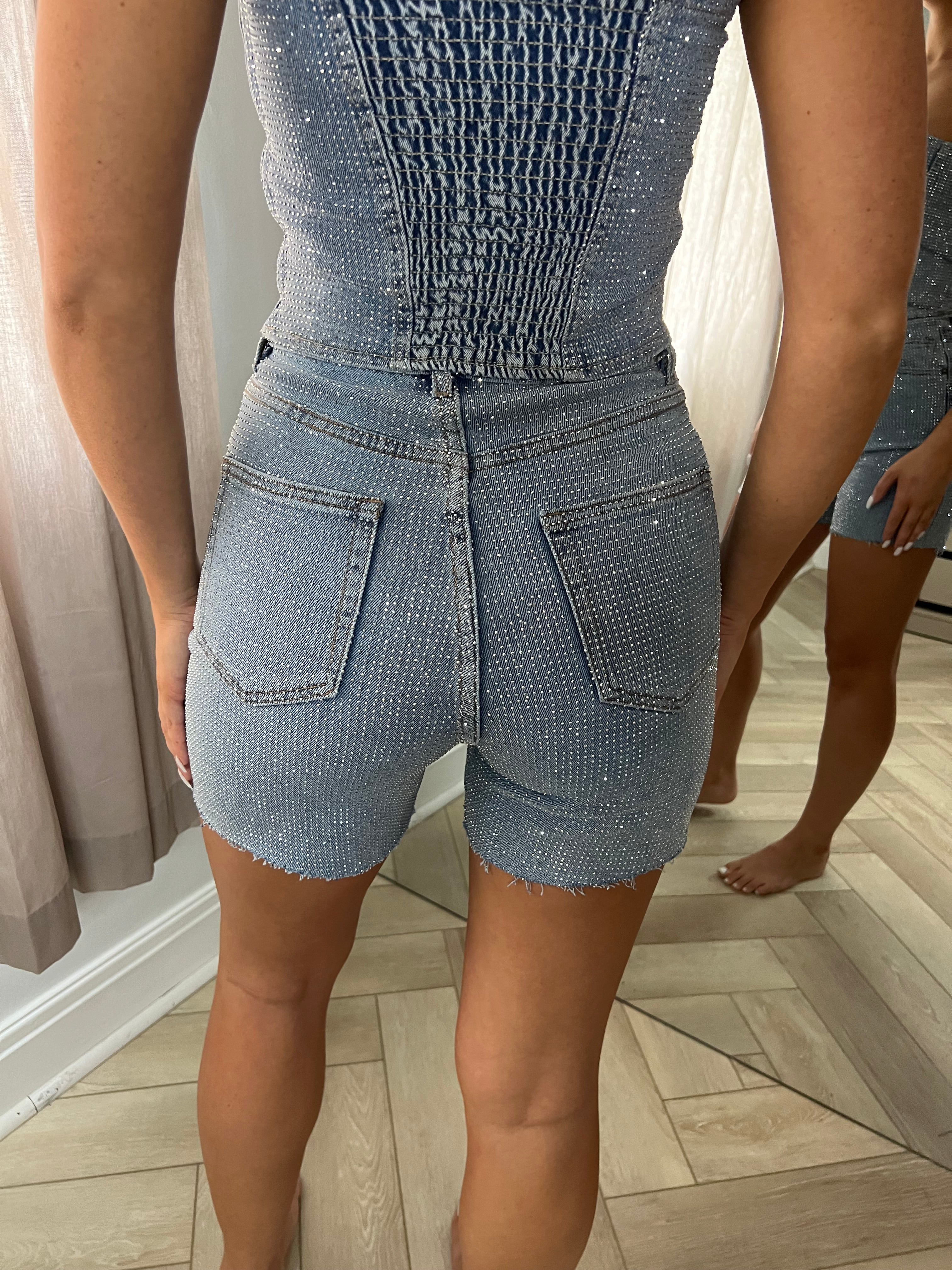 COBALT GLOW: Bermuda Denim con Cristalli All-Over