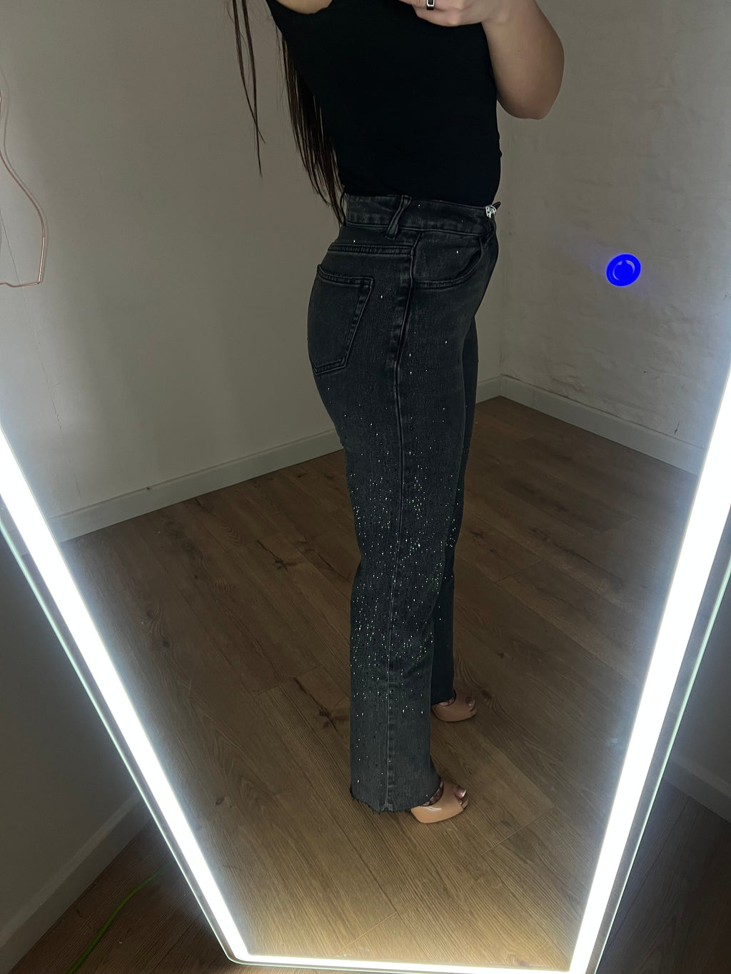 Jeans Lunghi con Strass da Donna: Denim Scintillante Nuova Collezione 2026