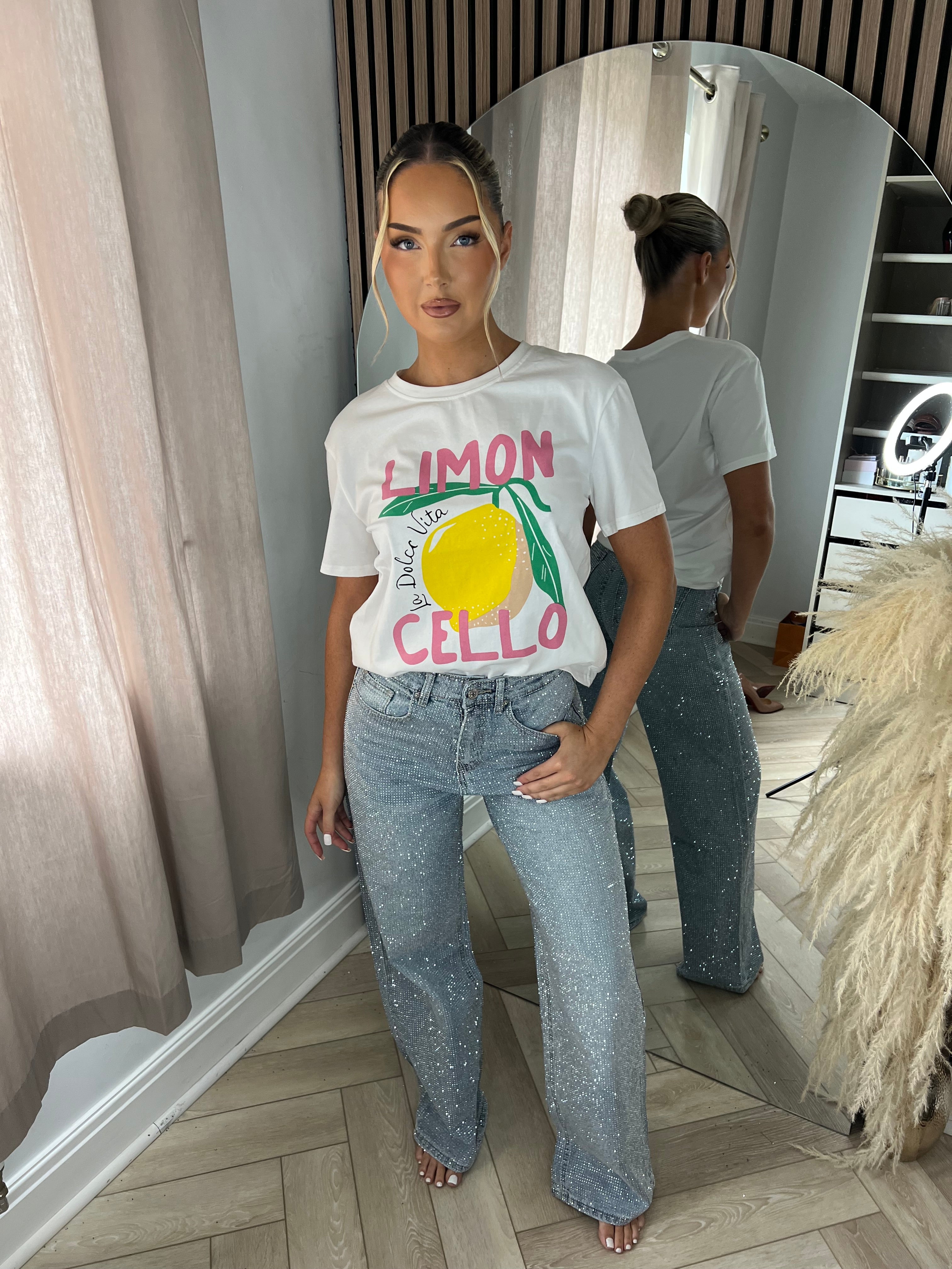 Luxury Denim 'Crystal Glow': Jeans Lunghi Impreziositi con Cristalli