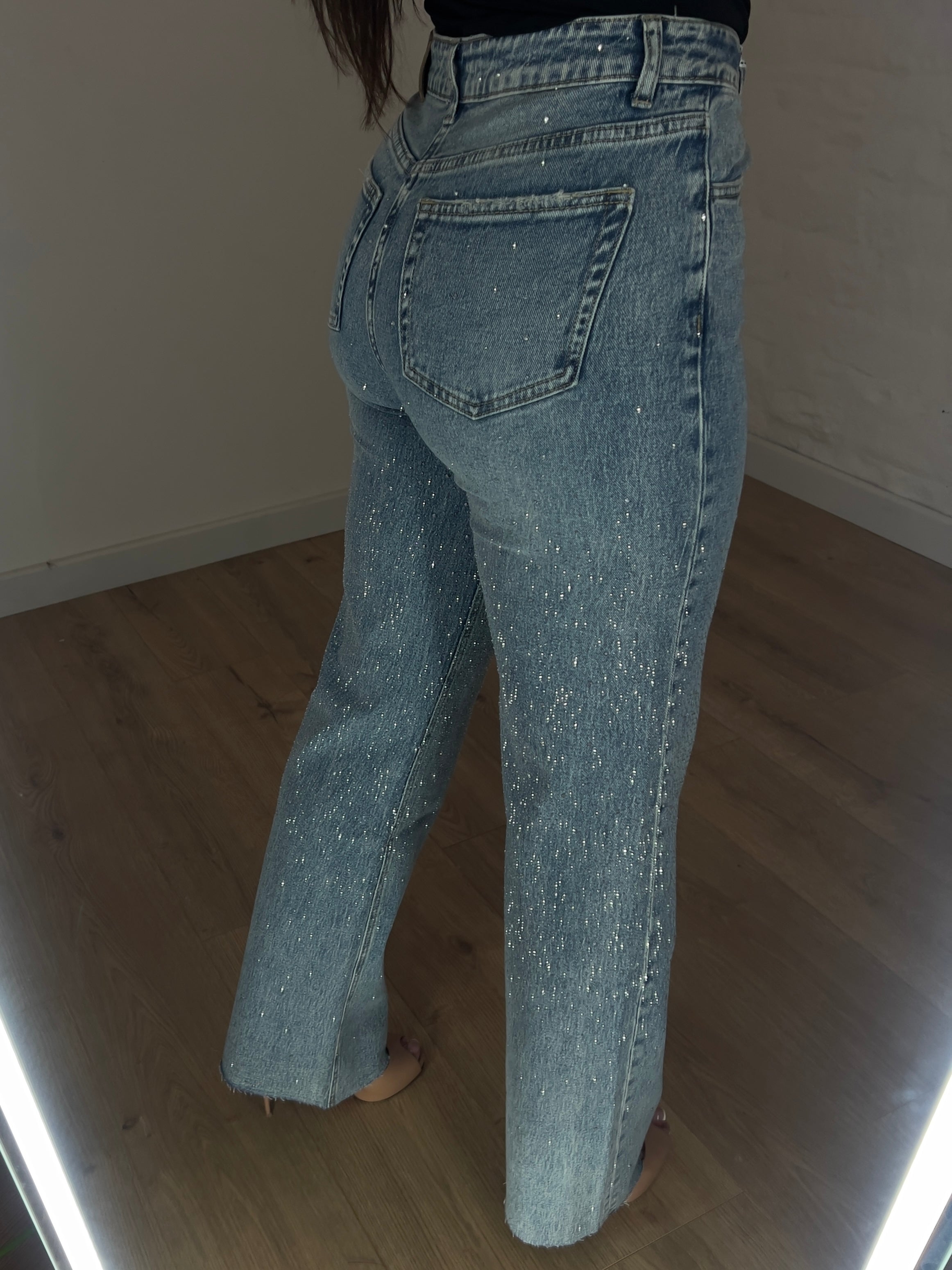 Jeans Lunghi con Strass da Donna: Denim Scintillante Nuova Collezione 2026