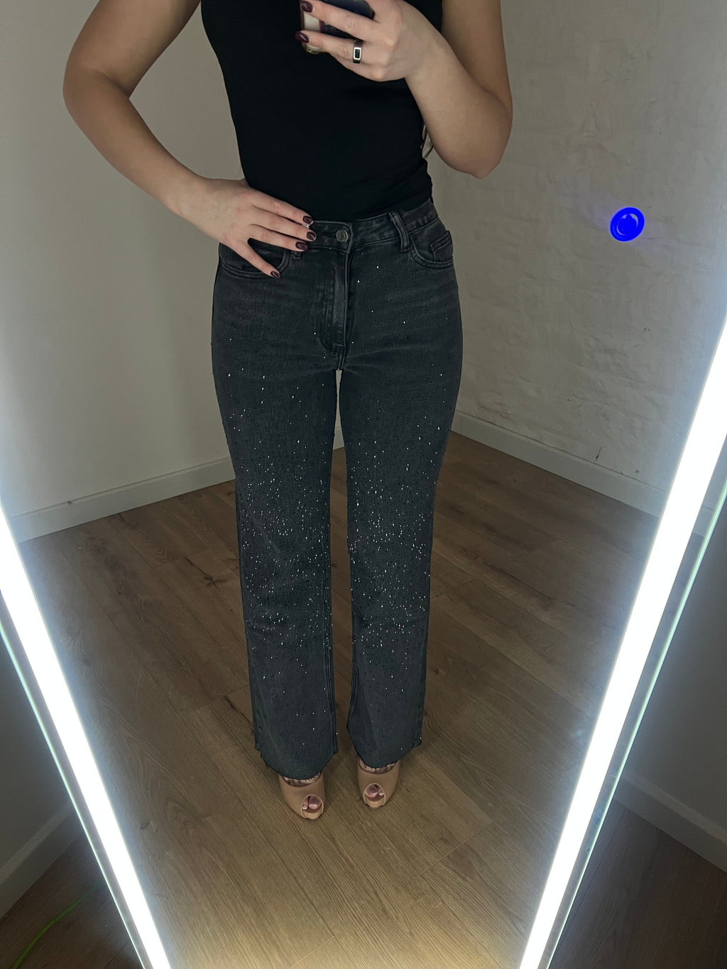 Jeans Lunghi con Strass da Donna: Denim Scintillante Nuova Collezione 2026