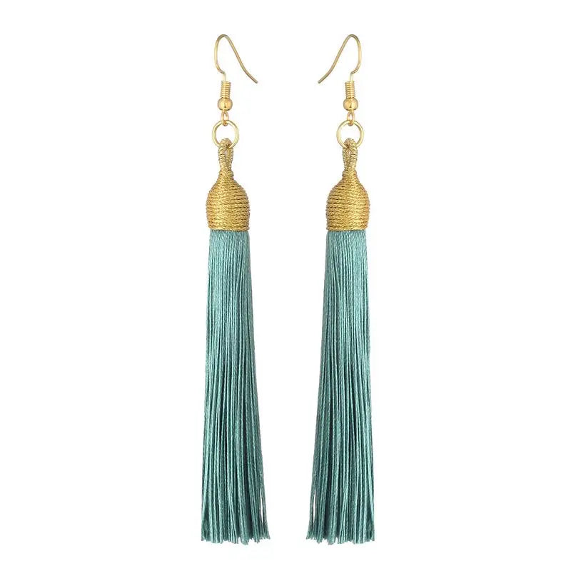 Aura Boho-Chic: Orecchini a Cascata con Frange Silk