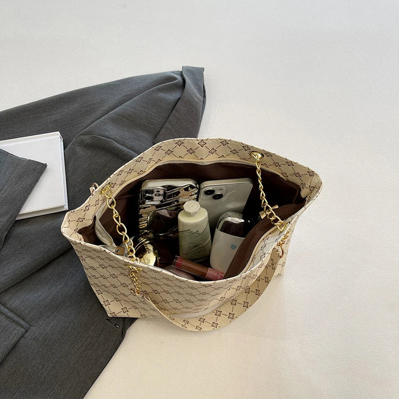 Nova Elite Case: Il Futuro del Glamour Urbano